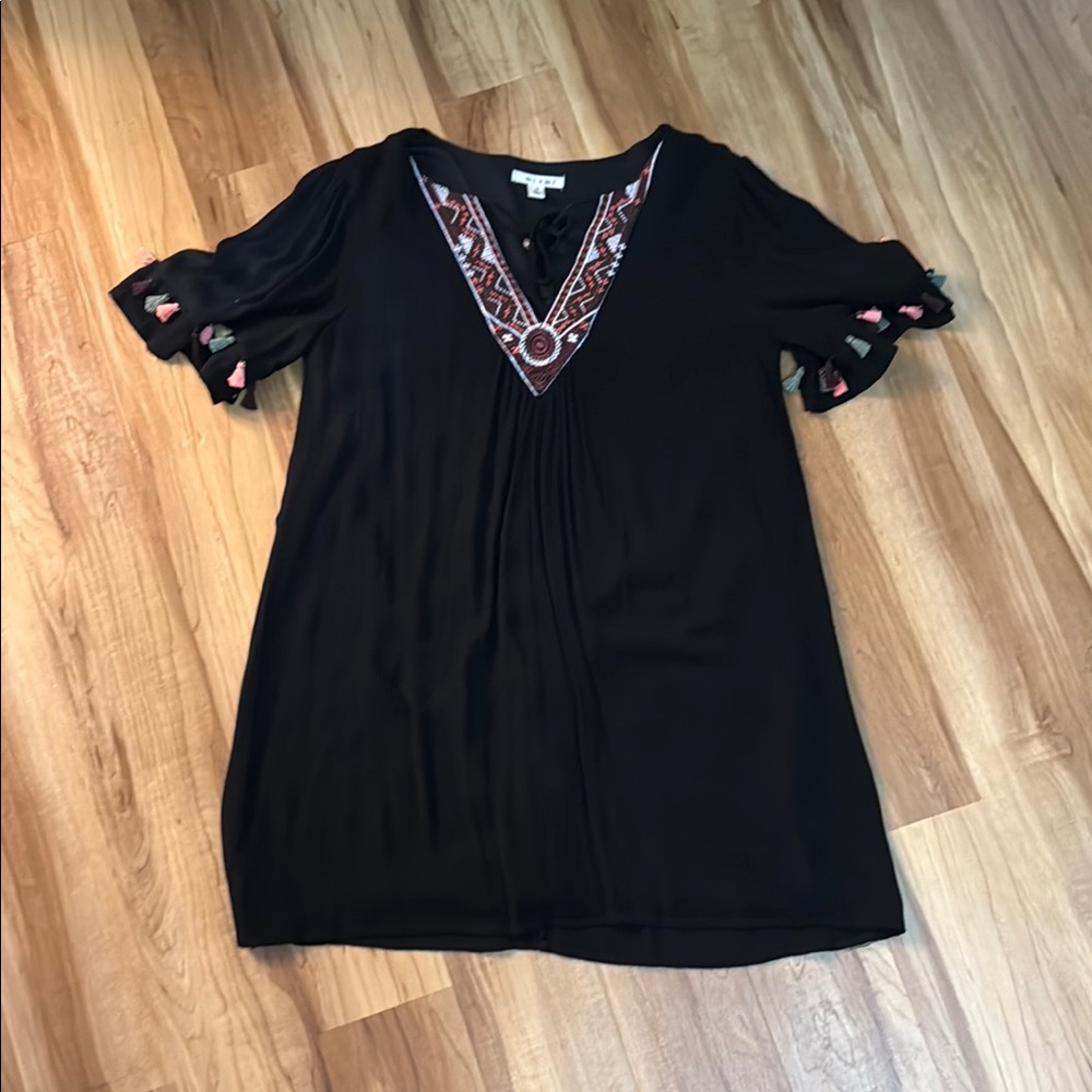 Francesca's Collections Black Embroidered Flutter Sleeve Tunic